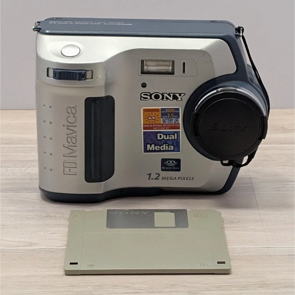 Sony Mavica MVC-FD100 1.2MP Digital Camera Silver MPEG Movie Parts Only + Floppy